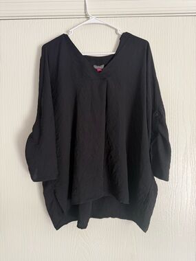 Vince Camuto Black Relaxed V-Neck Tunic